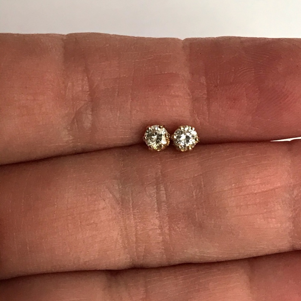 14k NATURAL NEAR PERFECT DIAMOND STUD EARRINGS - Picture 3 of 8